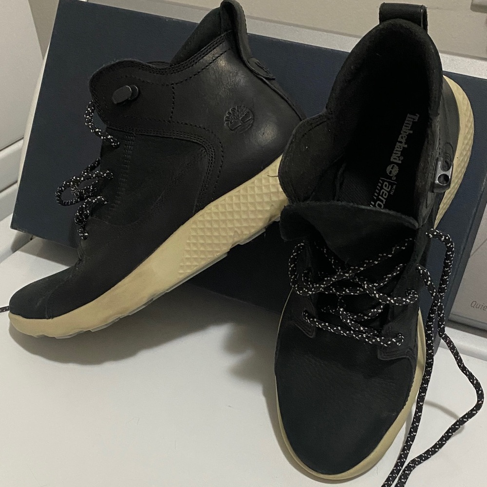 Timberland Women's Black and Tan Lace Up Boots